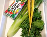 ケールと野菜ジュースの健康スムージー作り方1写真