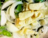 キヌサヤ・玉ねぎ・油揚げの味噌汁作り方3写真