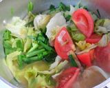簡単レタスとニラ トマトの味噌中華スープ作り方3写真
