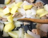 食欲そそる♫鶏モモおジャガのカレー煮♡作り方5写真