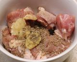 鶏もも肉としし唐のクミン風味炒め作り方1写真