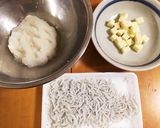釜揚げシラスと大根おろしとチーズの和え物作り方1写真