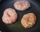 粗挽きハンバーグ〜コクうまソースと共に〜作り方4写真