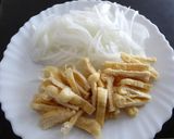 節約するなら卵とじ☆　玉ねぎと油揚げ❀作り方1写真