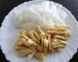 節約するなら卵とじ☆　玉ねぎと油揚げ❀作り方1写真