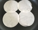 餃子の皮で！もちもちキャベチー♡作り方2写真