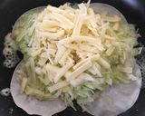餃子の皮で！もちもちキャベチー♡作り方5写真