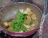 厚揚げとスナップえんどうの中華炒め作り方4写真