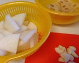 簡単！大根と蓮根のニンニク醤油炒め。作り方1写真