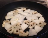簡単！大根と蓮根のニンニク醤油炒め。作り方4写真