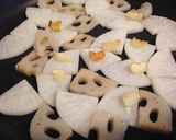 簡単！大根と蓮根のニンニク醤油炒め。作り方5写真
