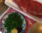 牛ステーキ丼 赤ワイン葱ソース作り方1写真