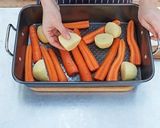 ポテトとにんじんを添えたローストチキン作り方4写真