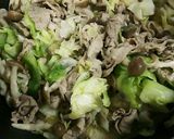 簡単時短節約☆豚肉しめじのマヨキャベ炒め作り方3写真