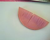 ハムとチーズで小さなかわいいお花～☆作り方1写真