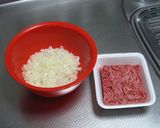 挽肉と玉ねぎだけの簡単！シンプルオムレツ作り方1写真