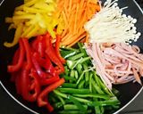 カラフル野菜☆のナポリタン風炒め♪作り方1写真