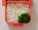 【キャラ弁】ブロッコリーのカエル弁当作り方3写真
