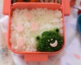 【キャラ弁】ブロッコリーのカエル弁当作り方5写真
