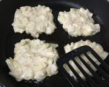 玉ねぎとチクワでお好み焼き作り方5写真