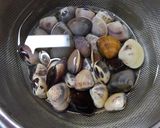 簡単ごちそう♪はまぐりと玉ねぎのお吸い物作り方1写真
