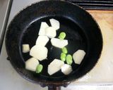 ソラマメとじゃがいもの炒め物作り方2写真