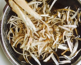 醤油のしぼりかすとゴボウの炒め物作り方4写真