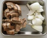切って煮るだけ！車麩と玉ねぎの甘辛煮作り方1写真