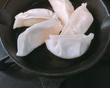 スキレットで餃子のトマトチーズ焼き作り方2写真