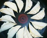 肉汁溢れるパリッパリ羽根付き野菜餃子✨作り方7写真