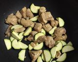 鶏胸肉とズッキーニの味噌炒め作り方4写真