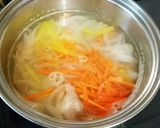 野菜たっぷり♥コンソメスープ☆作り方1写真