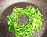 くるくるピーマンで巣ごもり卵作り方4写真