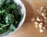 ﾙｯｺﾗとﾅｯﾂのごま油和え作り方1写真