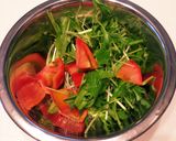 水菜とトマトの簡単中華スープ作り方1写真