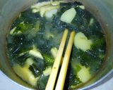 朝食♪じゃが芋とワカメと油揚げのお味噌汁作り方6写真