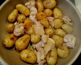 新じゃがと鶏モモ肉の煮物作り方2写真