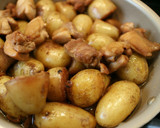 新じゃがと鶏モモ肉の煮物作り方4写真