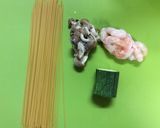 海老としめじとズッキーニのパスタ作り方1写真