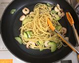 海老としめじとズッキーニのパスタ作り方5写真