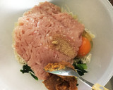 簡単！お弁当に小松菜と鶏挽肉の松風焼き作り方2写真