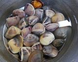 簡単！はまぐりとネギとオクラのお吸い物◇作り方1写真