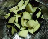 夏野菜と豚バラを炒めた温かいサラダ作り方3写真