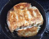 スキレットで熱々！お好み焼き餃子が美味♪作り方3写真