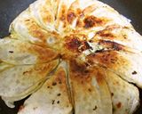 ボリューム満点！大満足なキムチ餃子ピザ作り方5写真