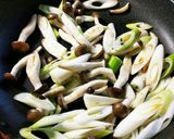 バター香る♪イカとしめじニンニク醤油炒め作り方4写真