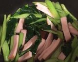 ブロッコリーの葉とハムの中華炒め作り方1写真
