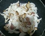 簡単すぎ♪鶏ももとキャベツの塩麹蒸し作り方3写真