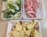 豚肉とサツマイモのネギ甘辛炒め作り方1写真