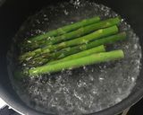しゃきしゃきアスパラガスのペペロンチーノ作り方1写真
